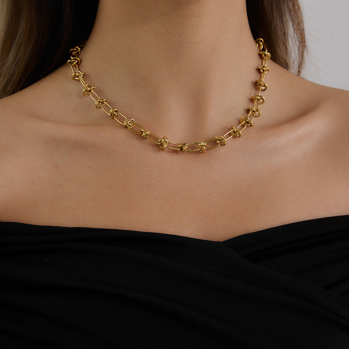 Isadora, collier chaine vintage à noeux