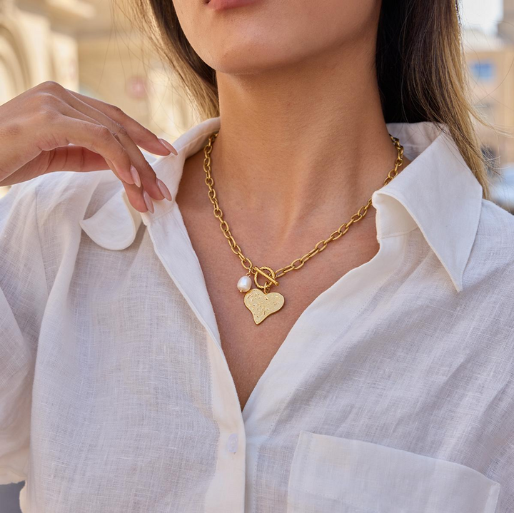 Sarah,collier pendentif  coeur martelé plaqué or 18kt