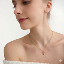 Charger l'image dans la galerie, Maria, collier chaine croix plaqué or 18 kt zircons
