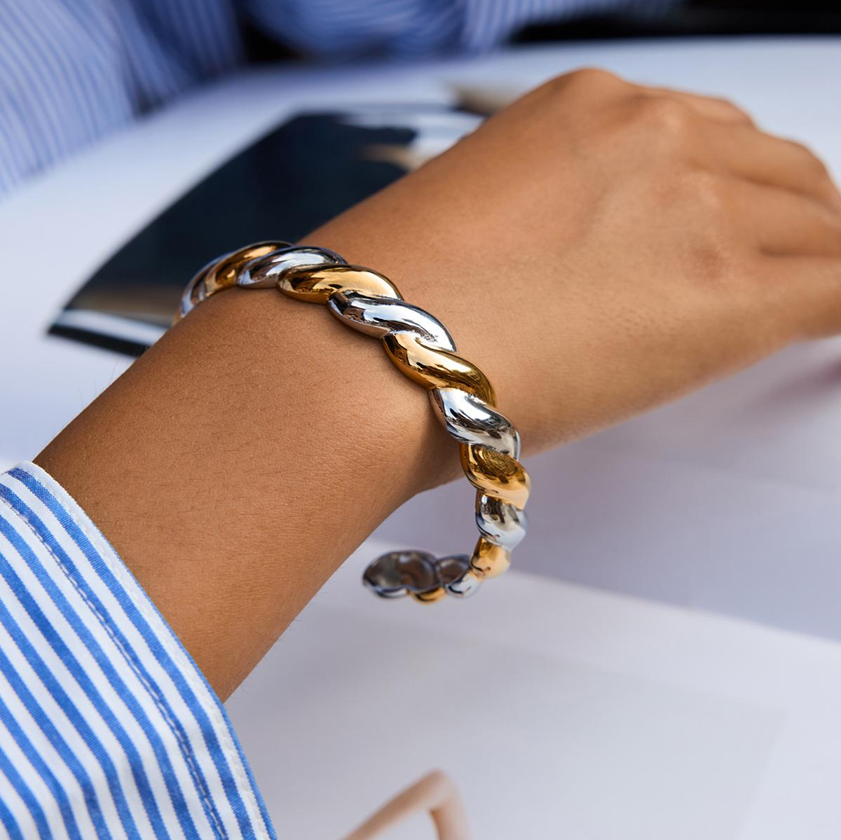 Zeli, bracelet solid  torsadé deux tons